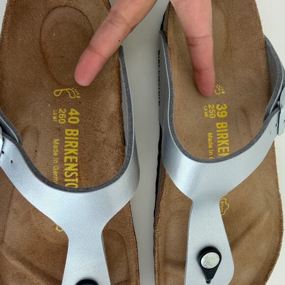 Birkenstock Gizeh Birko Flor Sandal 39 & 40 Mismatched Silver Metallic Slides - Picture 14 of 14